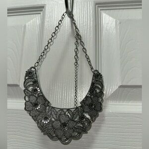 Elegant Silver Floral Necklace